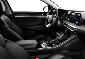 Подержанный автомобиль Kia K5 2021 года (5 фото)