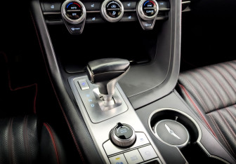 Подержанный автомобиль Genesis G70 2021 года (28 фото)