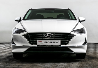 Подержанный автомобиль Hyundai Sonata 2021 года (2 фото)
