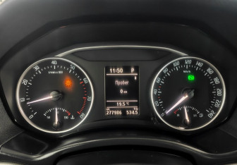 Подержанный автомобиль Skoda Octavia Liftback 2011 года (13 фото)