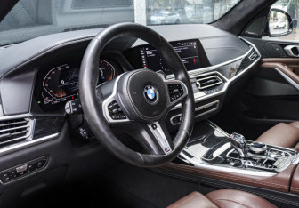 Подержанный автомобиль BMW X7 2019 года (9 фото)