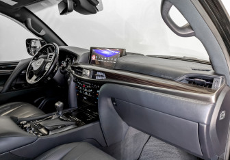 Подержанный автомобиль Lexus LX 2021 года (11 фото)