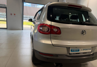 Подержанный автомобиль Volkswagen Tiguan 2010 года (8 фото)