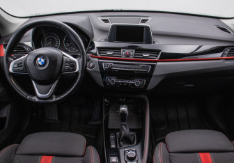Подержанный автомобиль BMW X1 2017 года (13 фото)