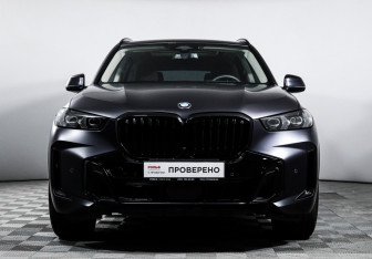 Подержанный автомобиль BMW X5 2025 года (2 фото)
