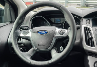 Подержанный автомобиль Ford Focus Hatchback 2013 года (14 фото)
