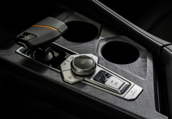 Подержанный автомобиль Changan UNI-V 2023 года (18 фото)