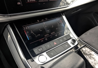 Подержанный автомобиль Audi Q8 2019 года (27 фото)