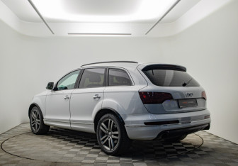 Подержанный автомобиль Audi Q7 2013 года (7 фото)