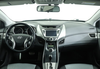Подержанный автомобиль Hyundai Elantra Sedan 2013 года (12 фото)