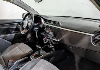 Подержанный автомобиль Kia Rio Hatchback 2021 года (10 фото)