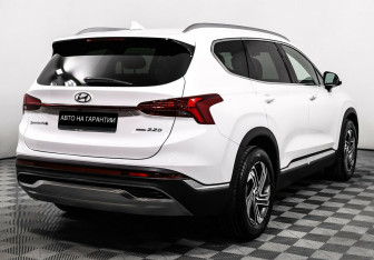 Подержанный автомобиль Hyundai Santa Fe 2022 года (5 фото)