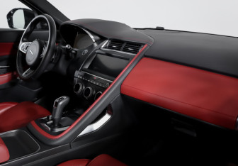 Подержанный автомобиль Jaguar E-Pace 2019 года (9 фото)