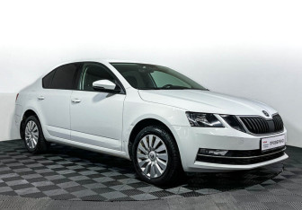 Подержанный автомобиль Skoda Octavia Liftback 2018 года (3 фото)