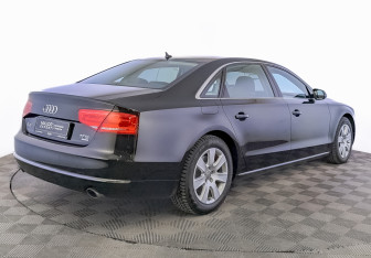 Подержанный автомобиль Audi A8 2013 года (5 фото)