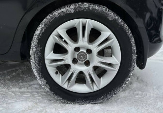 Подержанный автомобиль Opel Corsa 2011 года (16 фото)