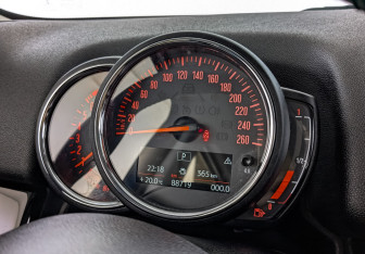 Подержанный автомобиль MINI Countryman 2020 года (16 фото)