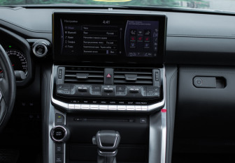 Подержанный автомобиль Toyota Land Cruiser Suv 2021 года (11 фото)