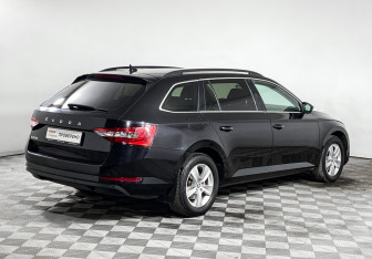 Подержанный автомобиль Skoda Superb Wagon 2020 года (5 фото)