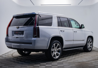 Подержанный автомобиль Cadillac Escalade Suv 2016 года (4 фото)