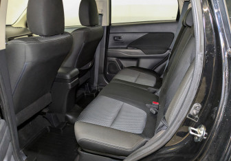 Подержанный автомобиль Mitsubishi Outlander 2016 года (12 фото)