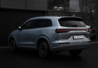 Подержанный автомобиль AITO M7 2023 года (7 фото)