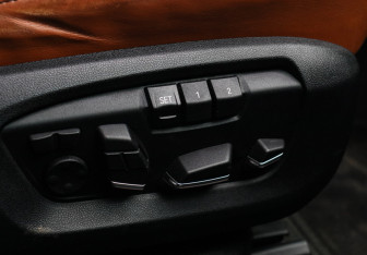 Подержанный автомобиль BMW X5 M 2015 года (8 фото)