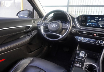 Подержанный автомобиль Hyundai Sonata 2019 года (12 фото)