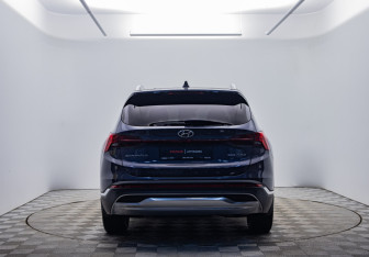 Подержанный автомобиль Hyundai Santa Fe 2022 года (6 фото)