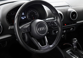 Подержанный автомобиль Audi A3 Sedan 2017 года (13 фото)