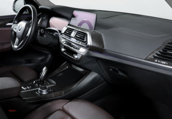 Подержанный автомобиль BMW X3 2021 года (9 фото)