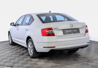 Подержанный автомобиль Skoda Octavia Liftback 2019 года (7 фото)