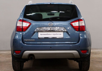 Подержанный автомобиль Nissan Terrano 2014 года (6 фото)