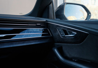 Подержанный автомобиль Audi Q8 2019 года (35 фото)