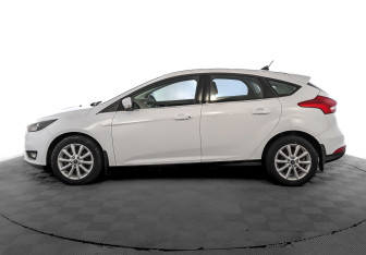Подержанный автомобиль Ford Focus Hatchback 2016 года (8 фото)