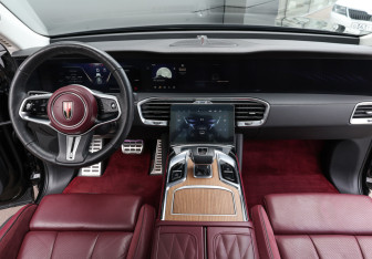 Подержанный автомобиль Hongqi E-HS9 2020 года (16 фото)