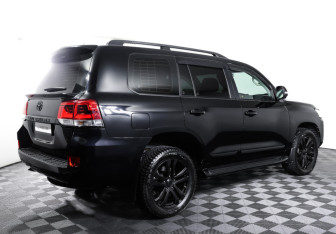 Подержанный автомобиль Toyota Land Cruiser Suv 2018 года (5 фото)