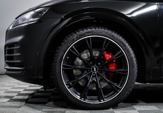 Подержанный автомобиль Audi SQ5 2019 года (15 фото)