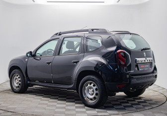 Подержанный автомобиль Renault Duster 2015 года (3 фото)