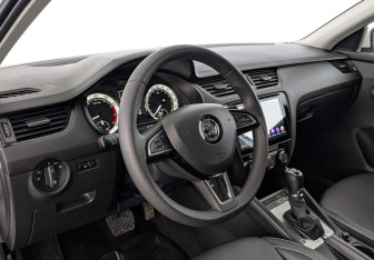 Подержанный автомобиль Skoda Octavia Liftback 2022 года (15 фото)
