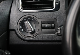 Подержанный автомобиль Volkswagen Polo Sedan 2016 года (16 фото)