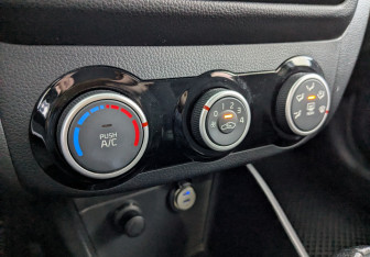 Подержанный автомобиль Kia Rio Sedan 2015 года (25 фото)