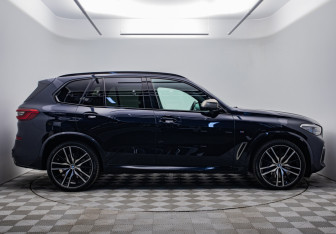 Подержанный автомобиль BMW X5 2019 года (6 фото)