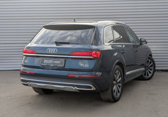 Подержанный автомобиль Audi Q7 2022 года (5 фото)