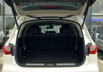 Подержанный автомобиль Infiniti JX 2013 года (9 фото)