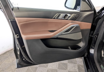 Подержанный автомобиль BMW X6 2020 года (19 фото)