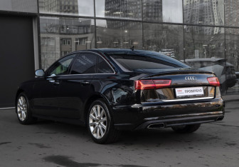 Подержанный автомобиль Audi A6 Sedan 2015 года (7 фото)