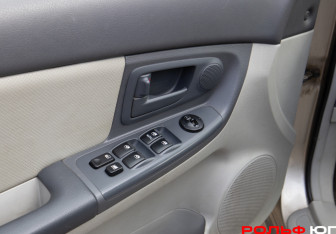 Подержанный автомобиль Kia Cerato Hatchback 2007 года (18 фото)