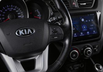 Подержанный автомобиль Kia Rio Hatchback 2014 года (13 фото)