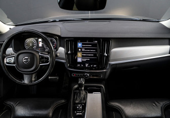 Подержанный автомобиль Volvo V90 Cross Country 2017 года (11 фото)